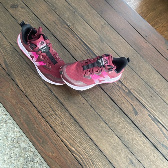 New Balance NTR Women Trail Running Shoe size-8.5 - Picture 1 of 10